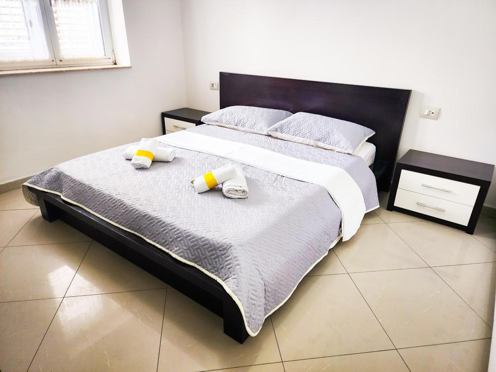 Apartment Sweet New Pazar Tirana Esterno foto